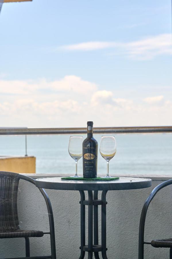 Alina Lake View Apartment Mamaia Luaran gambar